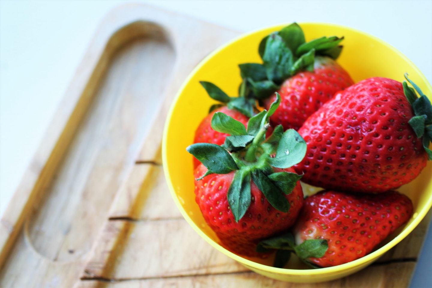 What's in season in spring? Fruits and vegetables in season in spring. Fresh seasonal strawberries