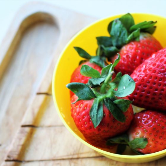What's in season in spring? Fruits and vegetables in season in spring. Fresh seasonal strawberries