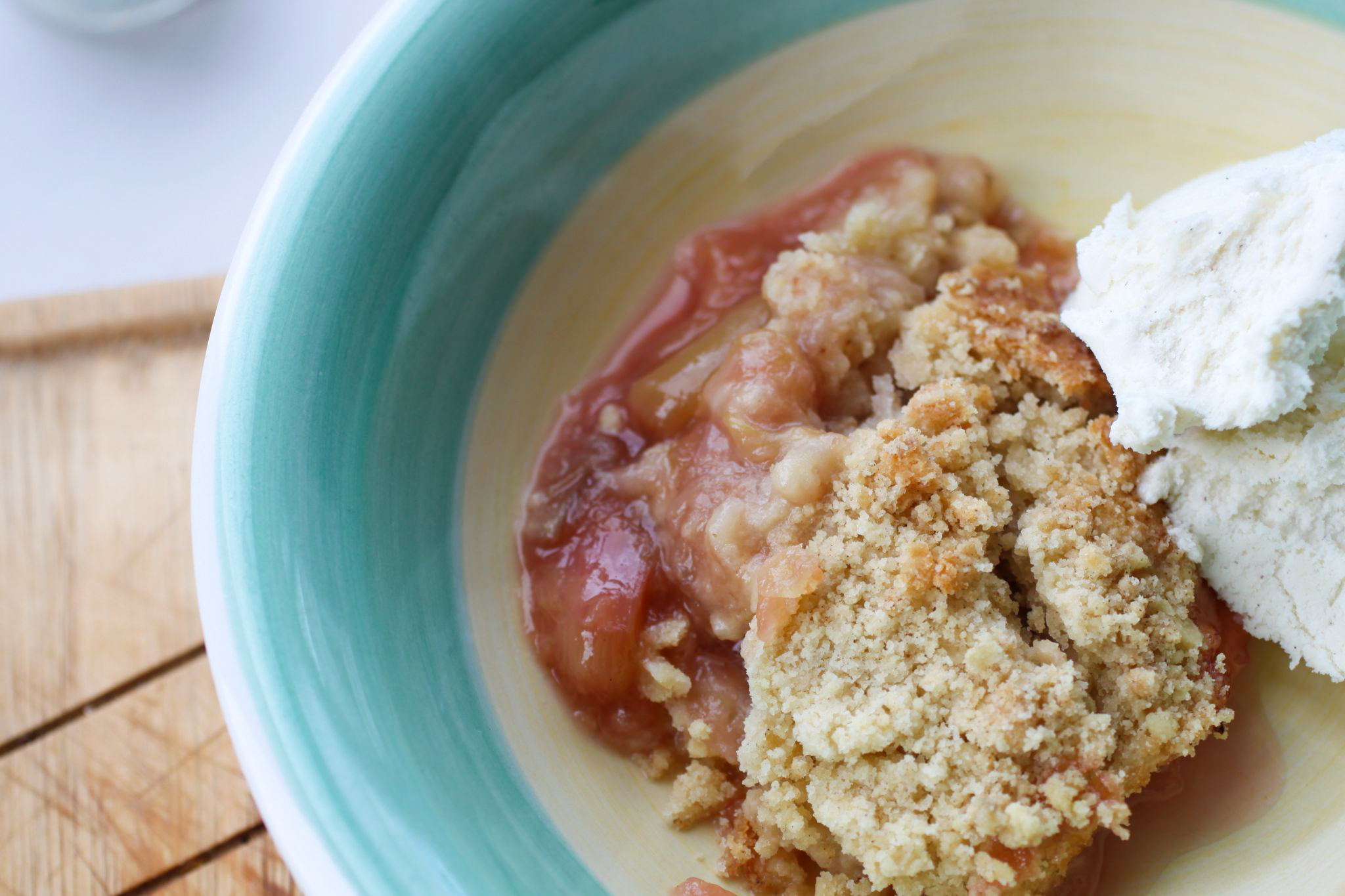 vegan rhubarb crumble in bowl