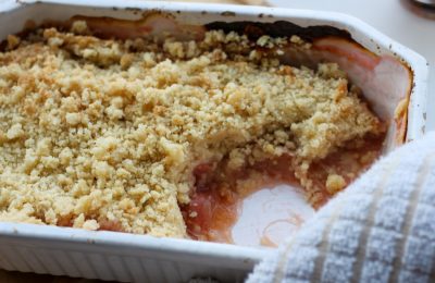 vegan rhubard crumble, sliced open
