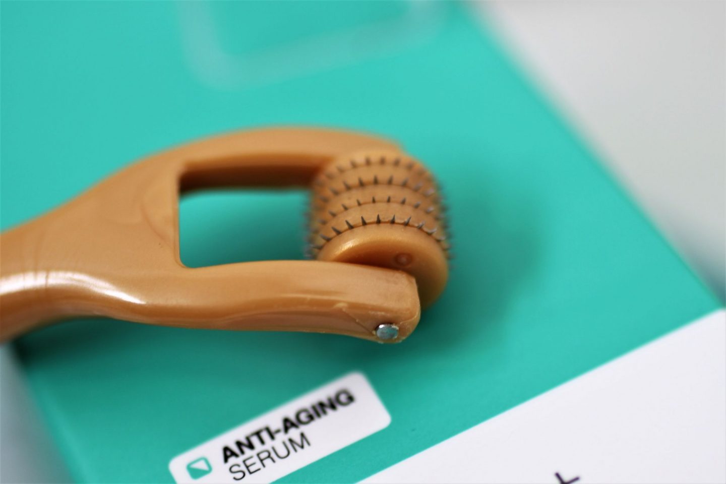 close up of 0.5mm derma roller needles