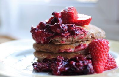 vegan strawberry pancakes