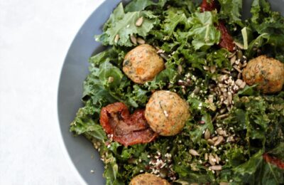 salad bowl - image one of 5 healthy 10 minute lunch ideas