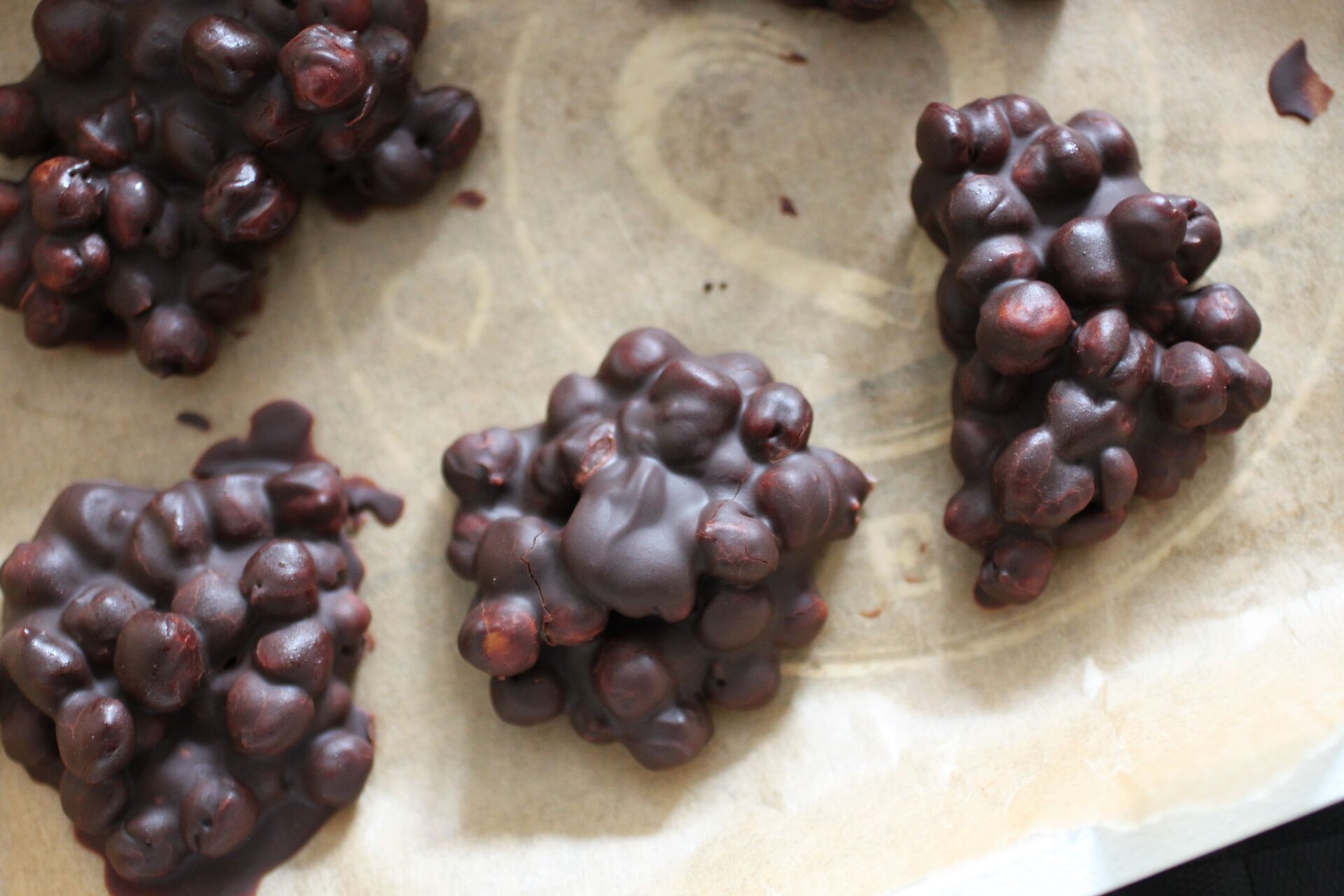 tray with freshly made chocolate chickpeas on it