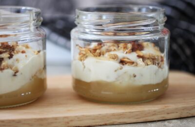 two lemon breakfast pots placed on a wooden tray