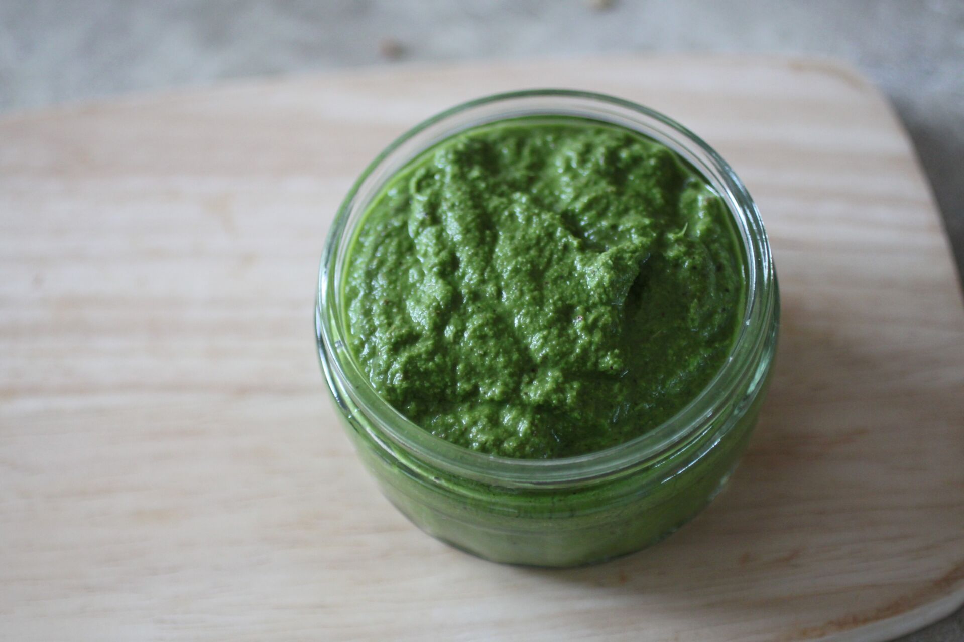 pot of lemon kale dressing on a wooden tray