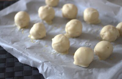 tray of vegan lemon cheesecake balls recipe