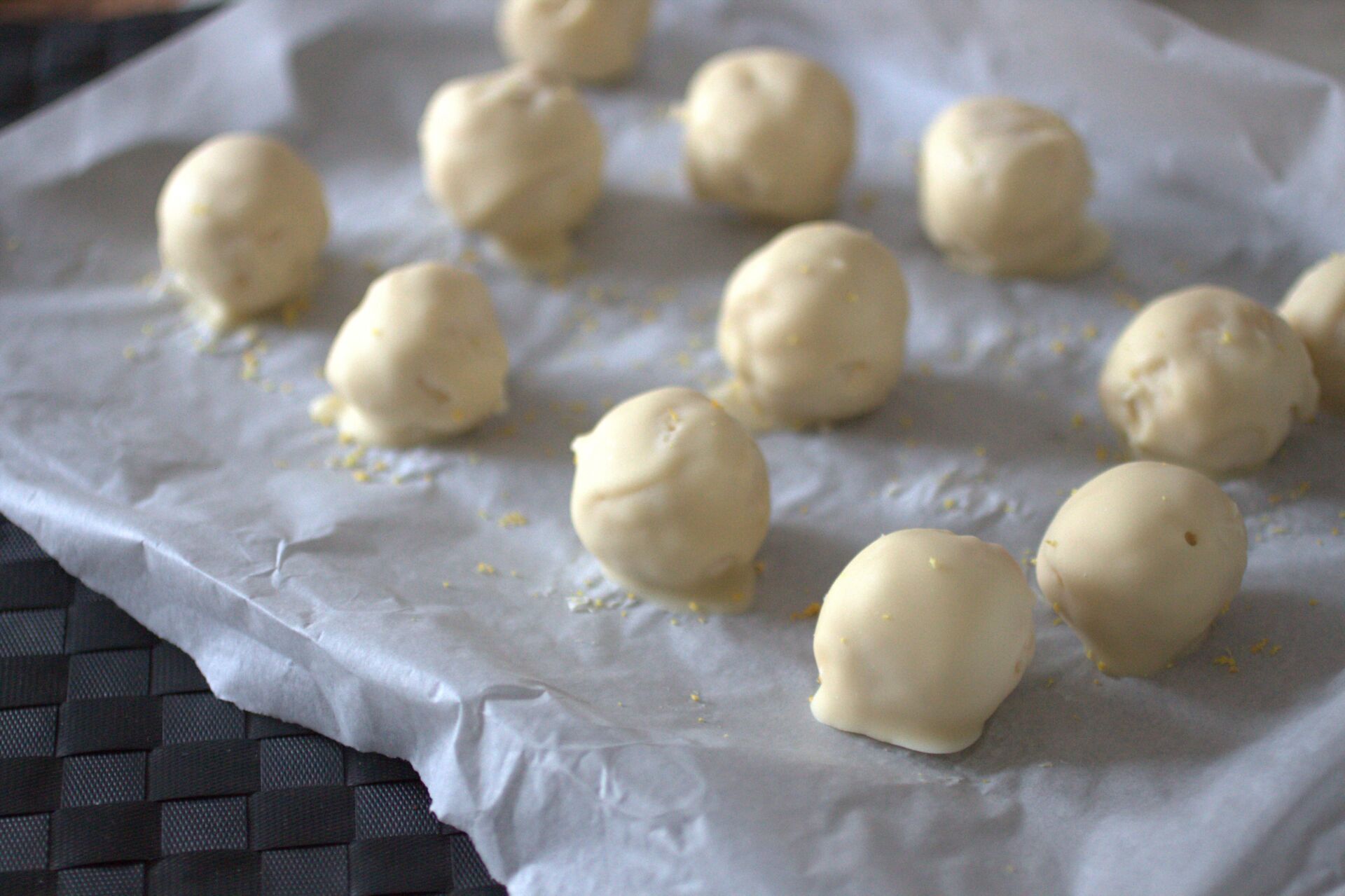 tray of vegan lemon cheesecake balls recipe