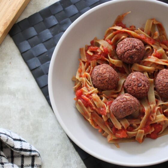 bowl of beetroot meatballs with pea pasta