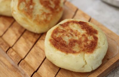 tandoori cauliflower potato cake on a wooden tray